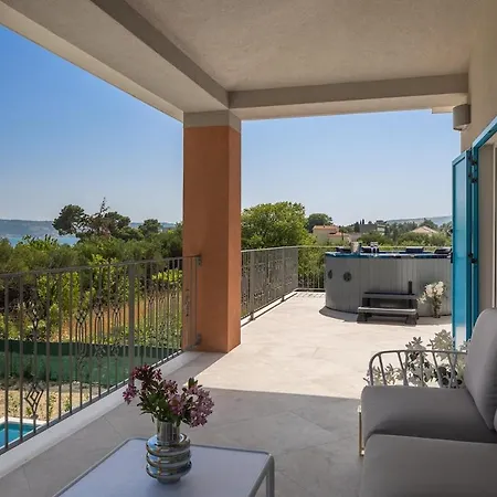 Villa Kanikula - Heated Pool 60m2 - Hot Tubs