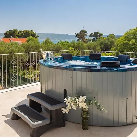 Kanikula - Heated Pool 60m2 - Hot Tubs * Каштела
