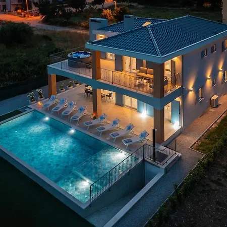 Kanikula - Heated Pool 60m2 - Hot Tubs فيلة